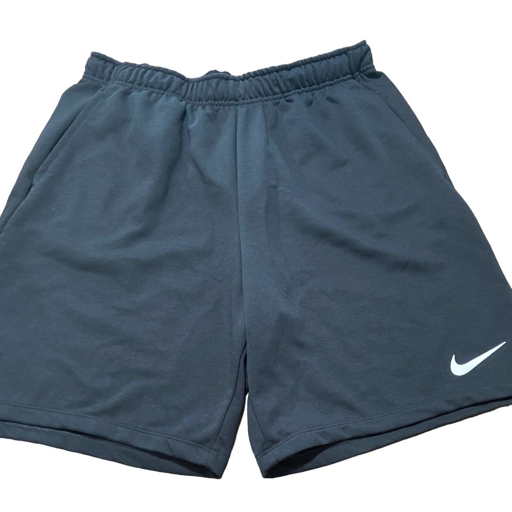 Black men’s Nike shorts